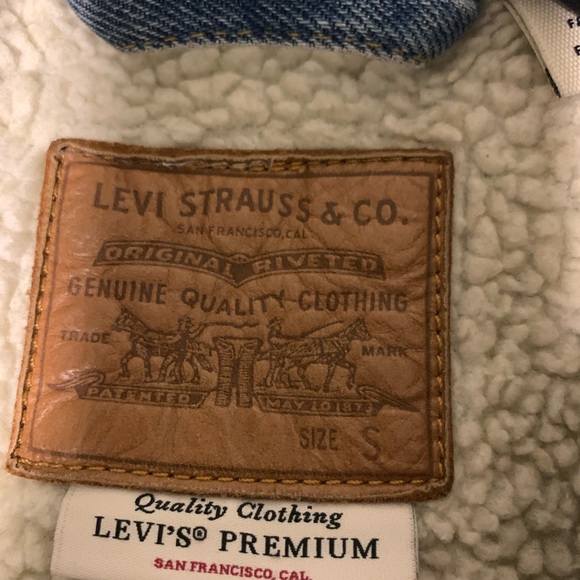 Levi’s Sherpa Jacket - Picture 2 of 3